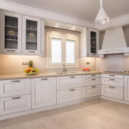 Willa Panos Sunset View *