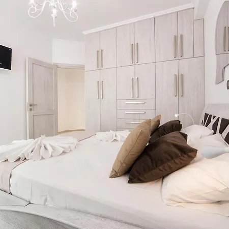 Willa Panos Sunset View *