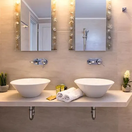 Willa Panos Sunset View *